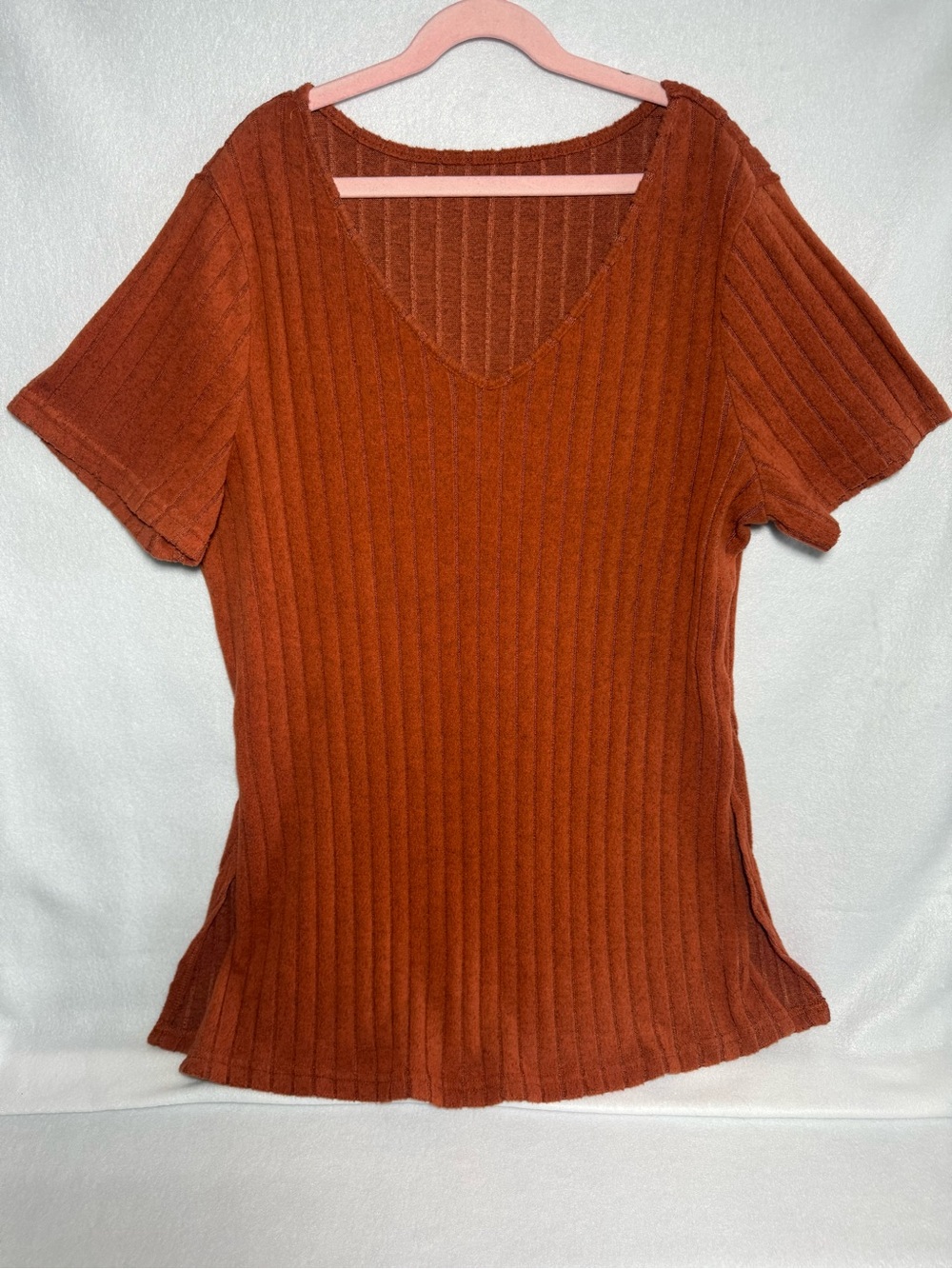 Women’s Rust Orange Ribbed V-Neck Short Sleeve Side Slit Top